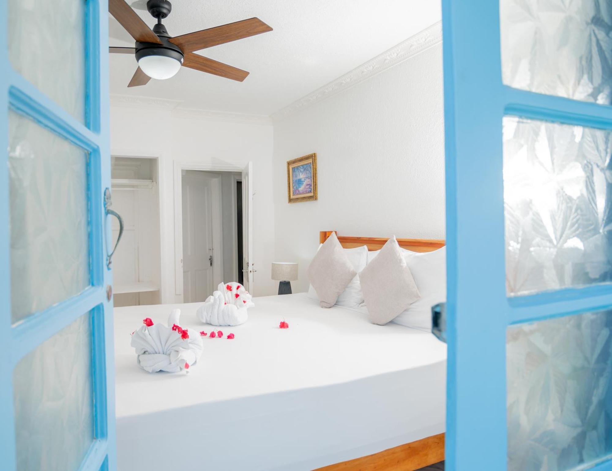 Beyond Sunset Resort & Villas Treasure Beach Exterior foto