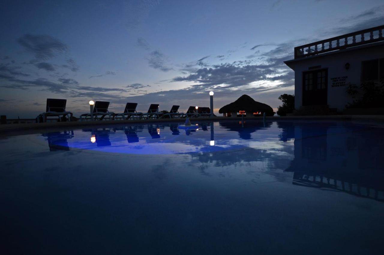Beyond Sunset Resort & Villas Treasure Beach Exterior foto